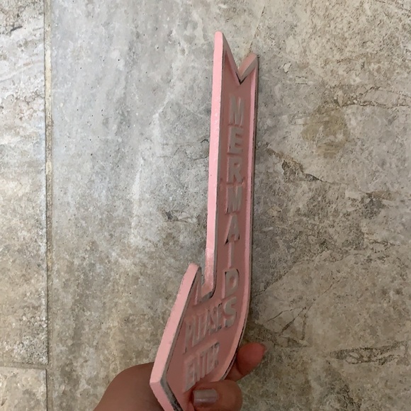 COPY - “Mermaids Please Enter” Arrow Sign Pink - Picture 3 of 3
